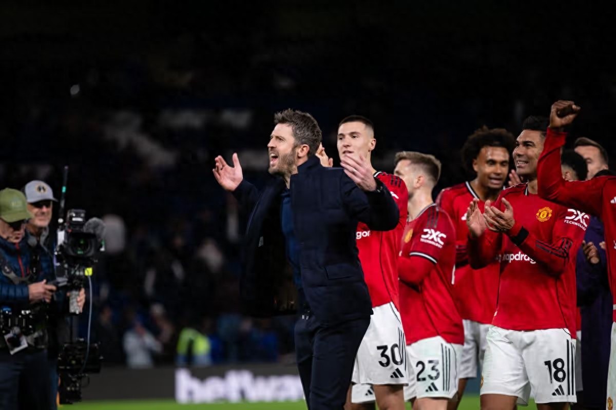 Manchester United từ chối Nagelsmann, Carrick tiến một bước gần hơn đến vị trí chính thức! Trận "Double Red" sẽ quyết định vị trí Champions League.