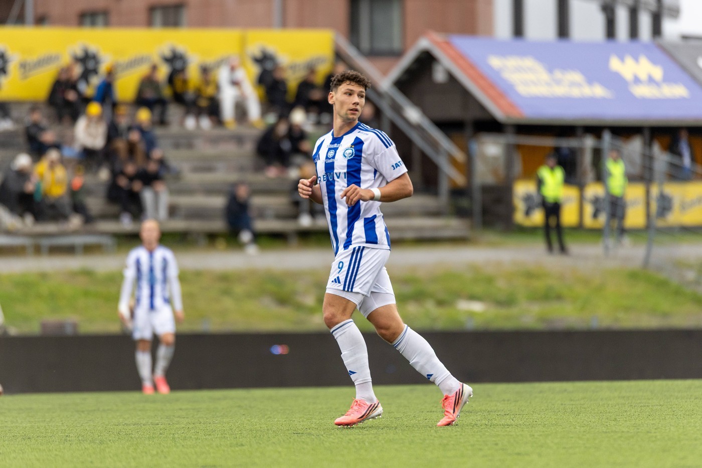 KuPS bất ngờ ngã ngựa trước AC Oulu trong khi HJK dội 6 bàn vào lưới VPS tại Veikkausliiga