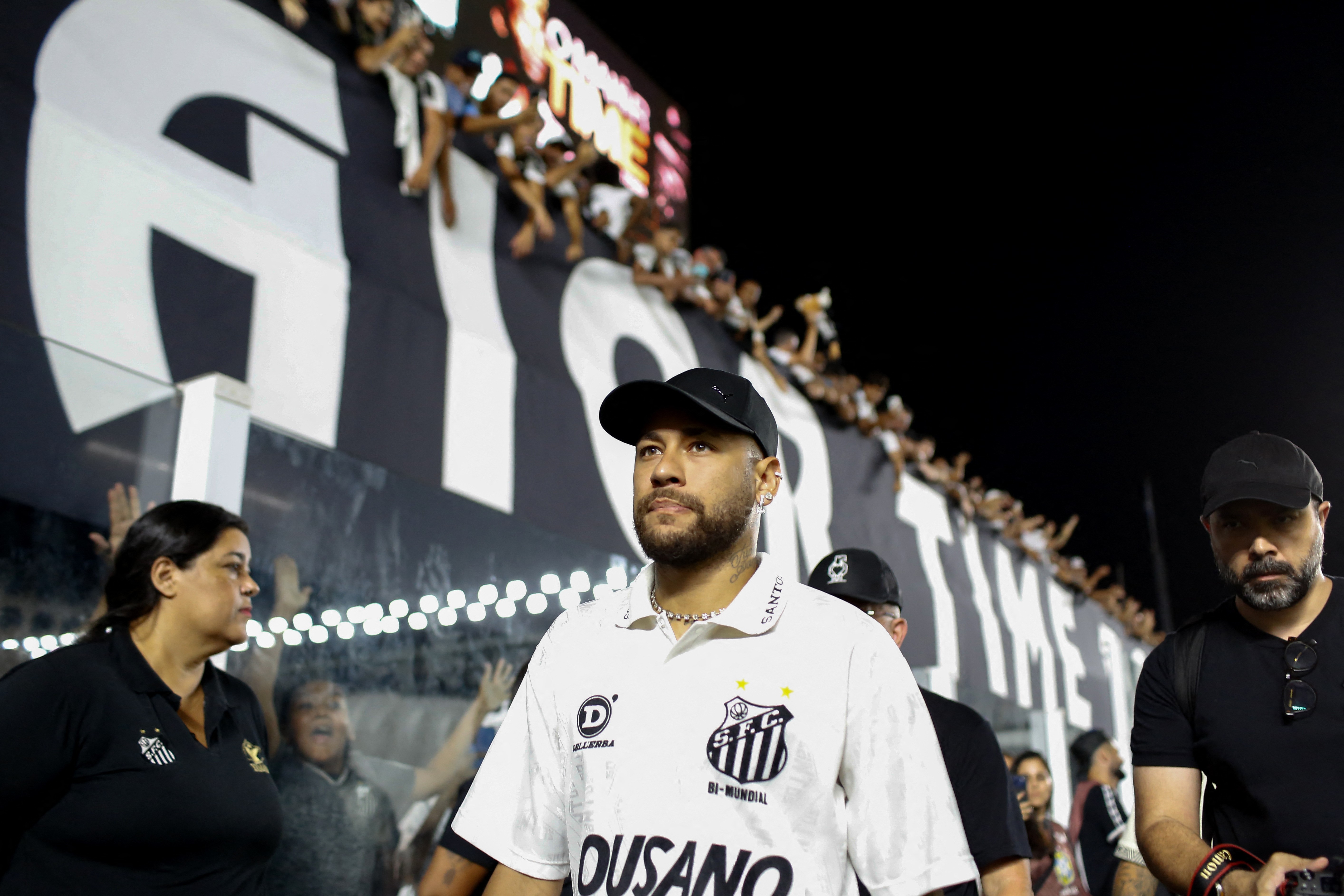 Neymar lập cú đúp trong chiến thắng của Santos để chấm dứt cơn khát bàn và làm dịu chỉ trích