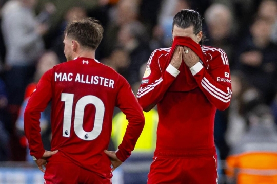 Thua ngược Man City, CĐV Liverpool nổi giận đòi tống khứ ngay một ngôi sao