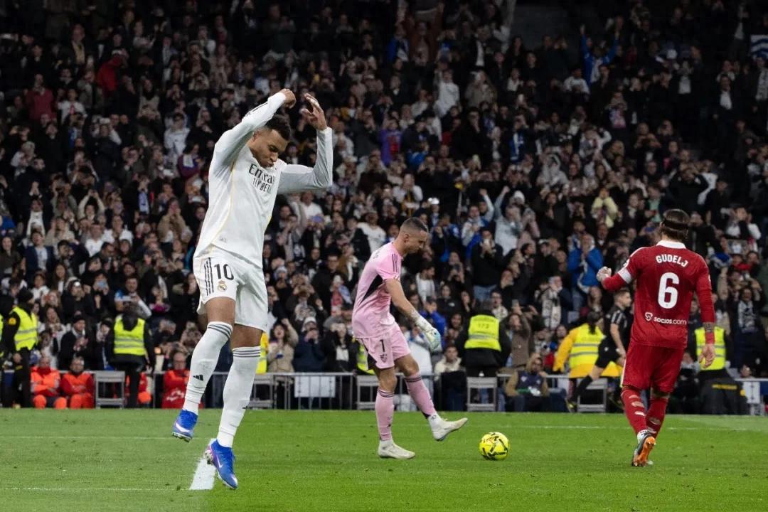 San bằng kỷ lục ghi bàn trong một năm của C.Ronaldo tại Real Madrid + xác định danh hiệu vua phá lưới năm, Mbappé nhận hai món quà sinh nhật