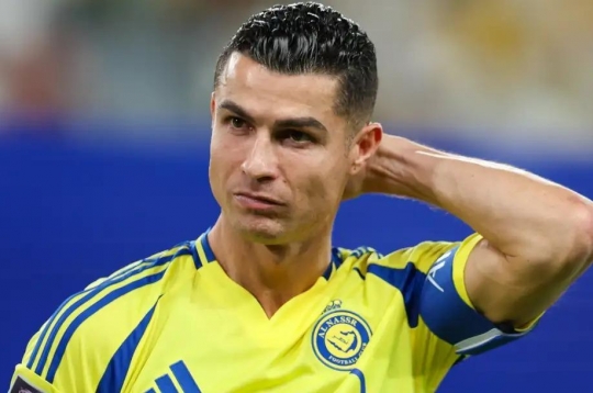 FIFA 'kiến tạo' cho Al Nassr trừng phạt Ronaldo