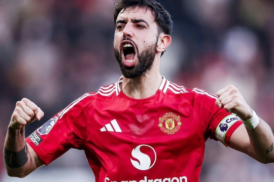 Bruno Fernandes bất ngờ lọt top 3 tiền vệ xuất sắc nhất thế giới