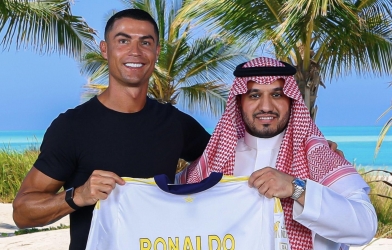 'Lệch sóng' với Ronaldo, Chủ tịch Al Nassr sắp nhận trái đắng