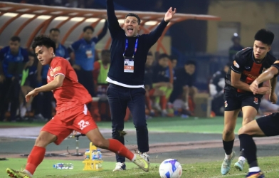 VFF chính thức phạt cực nặng HLV Ninh Bình sau khi chỉ trích trọng tài