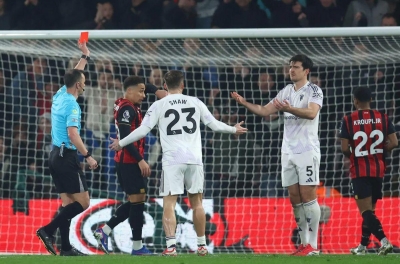 Maguire nhận thẻ đỏ, MU mất điểm trước Bournemouth