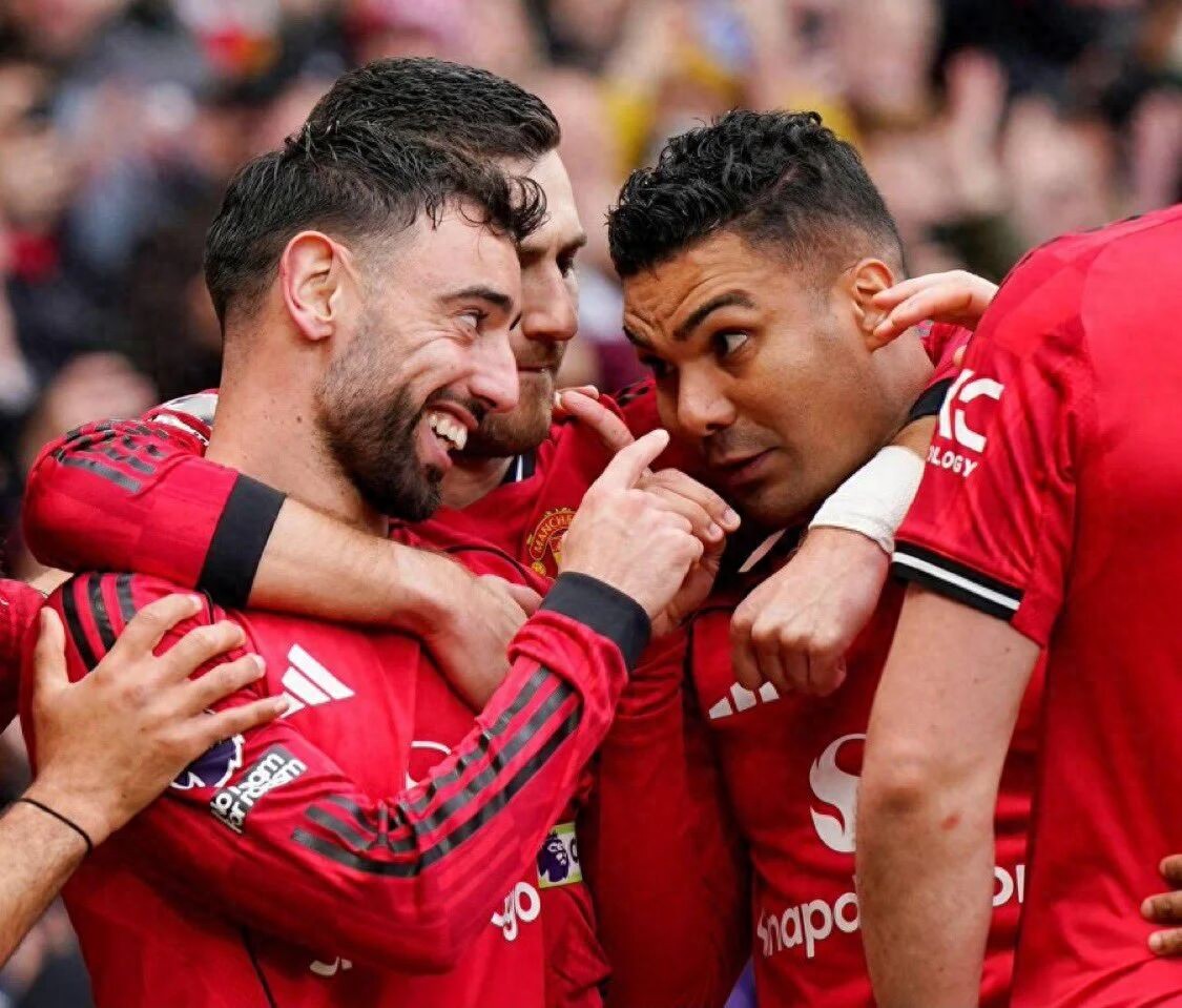 Bruno Fernandes yêu cầu chia sẻ tiền thưởng ghi bàn, Casemiro phản hồi! Carrick đề xuất Man Utd phải giữ chân anh