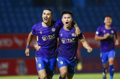 Nghỉ 9 trận vẫn số một, Hoàng Hên quá khác biệt ở V-League