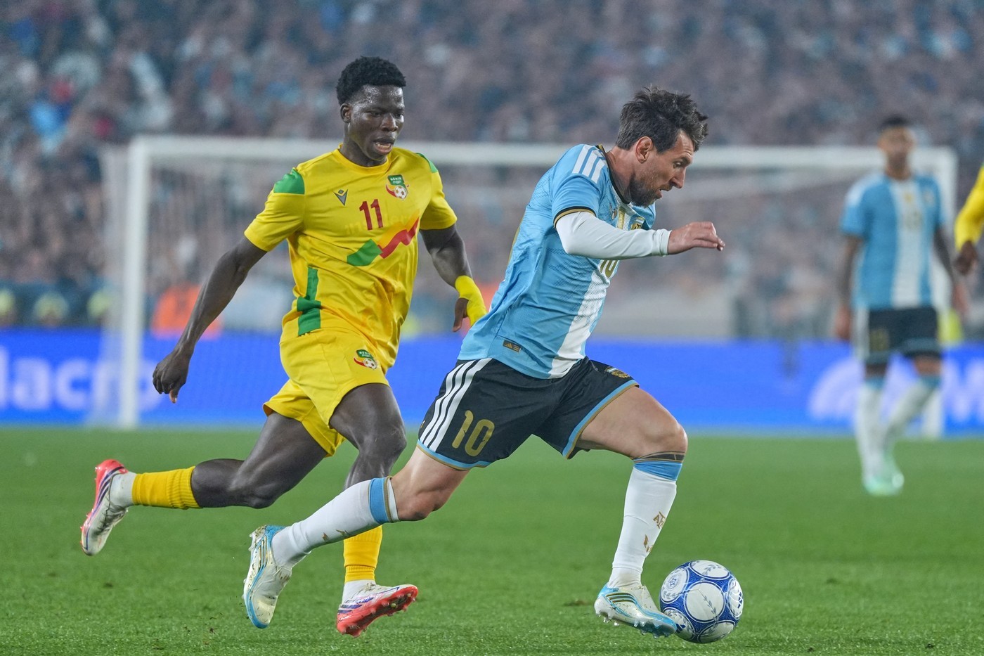 Huấn luyện viên trưởng Rohr than phiền về cách Argentina đối xử với Benin sau trận chia tay của Messi