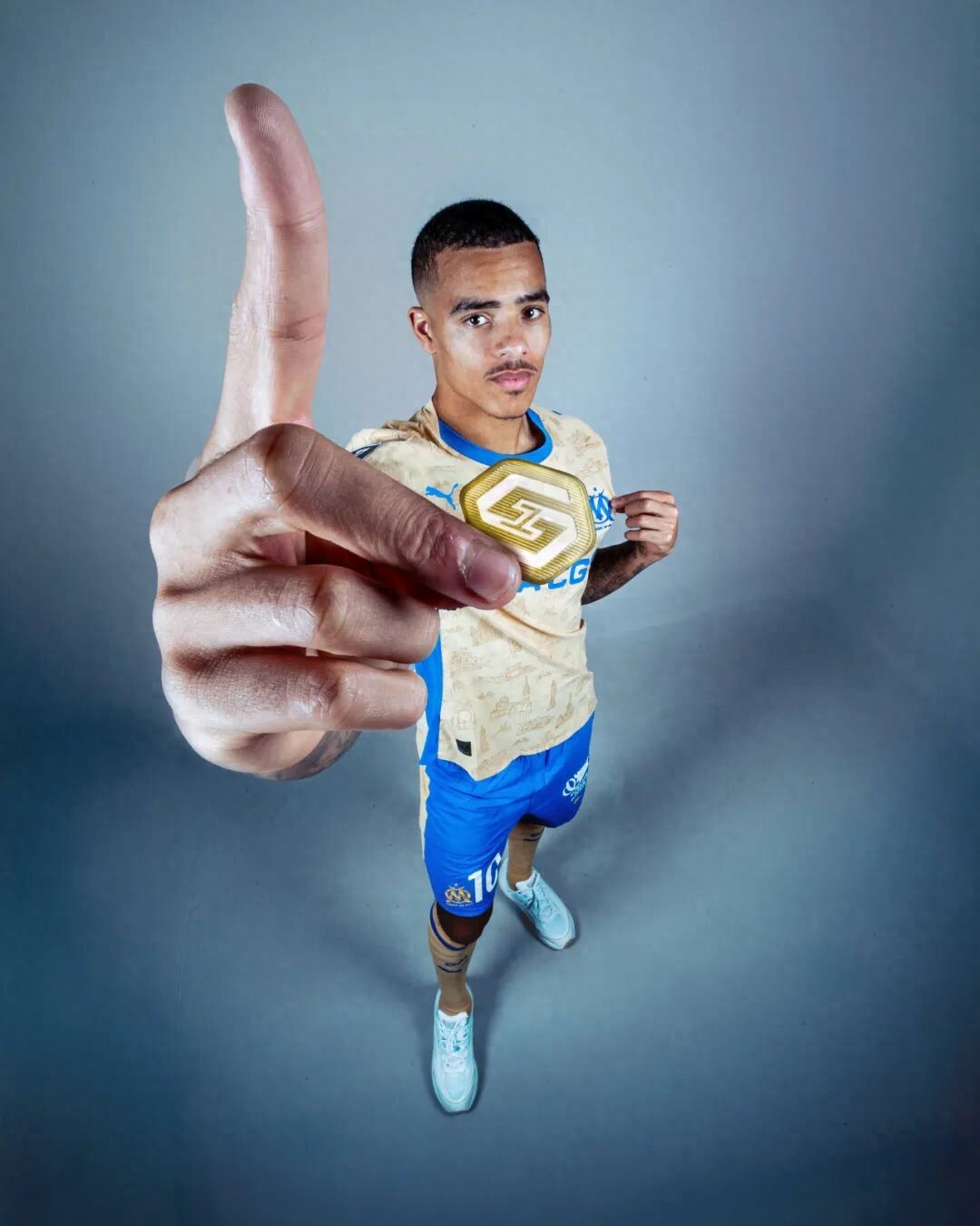 Đã có tin Saudi Arabia muốn chi 100 triệu để ký hợp đồng với Aoki, nếu thành công Man United sẽ thu về 37 triệu! Nhưng họ còn phải chia phần với đội bóng khác