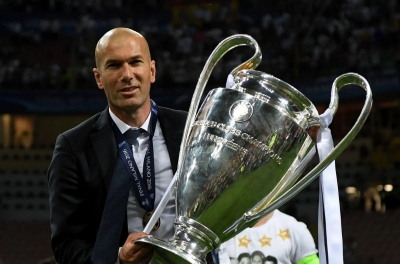 Zidane tiết lộ dàn sao Real Madrid bỏ tập chỉ để ngắm một 'quái kiệt'