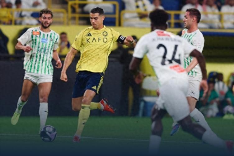 Tiền đạo xuất sắc nhất! Cristiano Ronaldo trở lại và lập cú đúp, gây penalty + sút penalty + sút mạnh, Al Nassr thắng lớn 5-2 và dẫn đầu