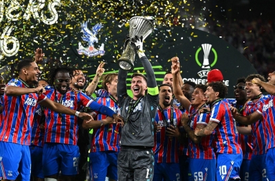 Chương sử chói lọi: Crystal Palace thâu tóm 3 cúp, Glasner bay vào bất tử