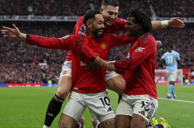Hàng công thăng hoa, MU vùi dập Man City ở Old Trafford