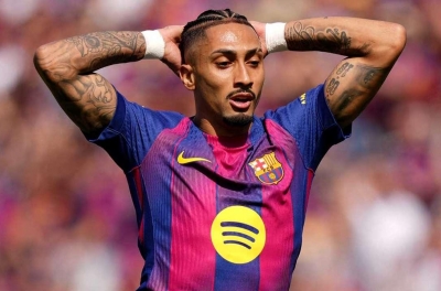 Raphinha chấn thương, Barca bất mãn với FIFA