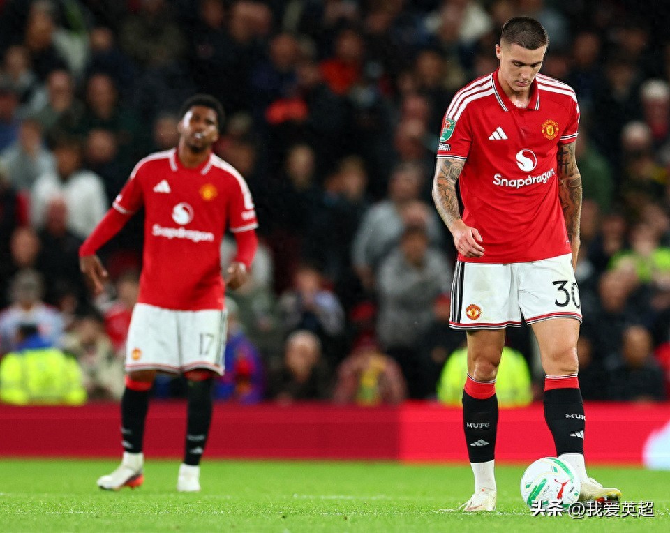 Sụp đổ! Man Utd 2-3 Brighton, lỡ cơ hội vào vòng 16 Cúp Liên đoàn, dẫn trước 2-0 trên sân nhà nhưng thủng lưới 3 bàn liên tiếp bị lội ngược dòng