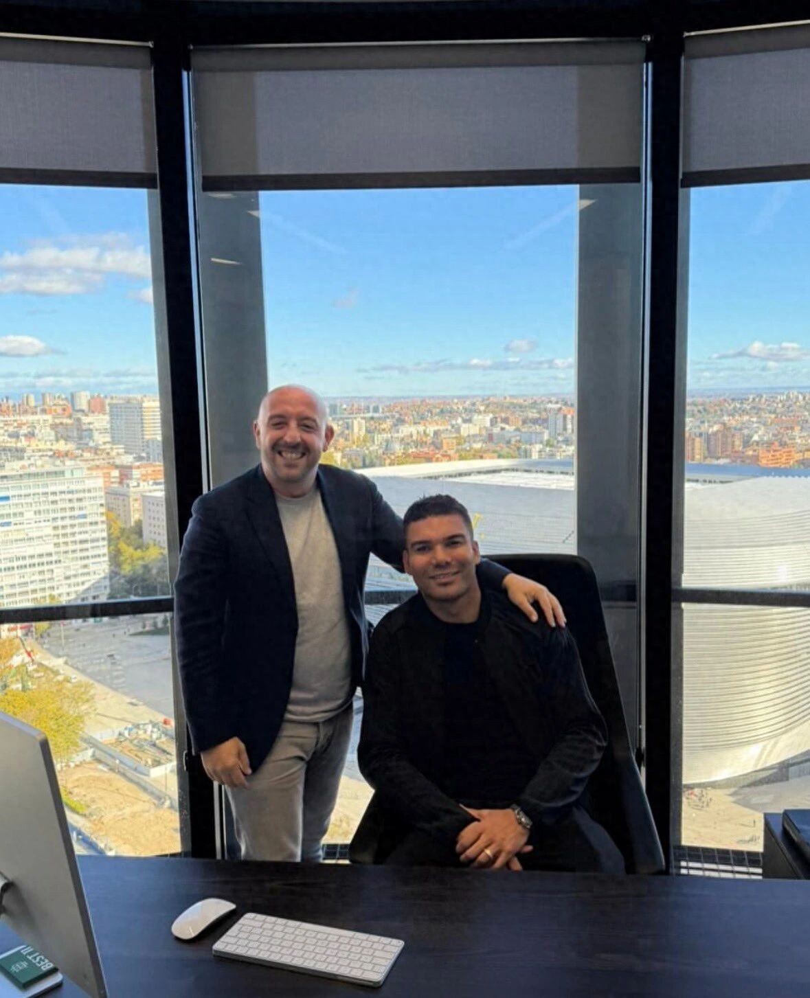 Rò rỉ về sự khác biệt lớn trong mức lương tuần giữa Casemiro và Man United, có thể dẫn đến việc anh ra đi! Amolin muốn giữ nhưng không thể quyết định.