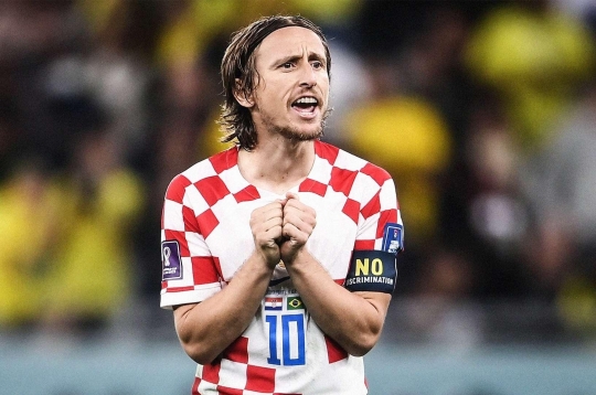 Hơn 40 tuổi, huyền thoại Real Madrid đưa ra quyết định khó tin làm cả đất nước vỡ oà
