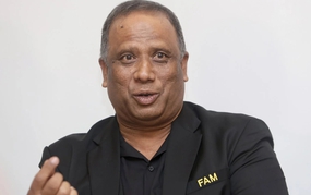 Bóng đá Malaysia 'thoát nạn'