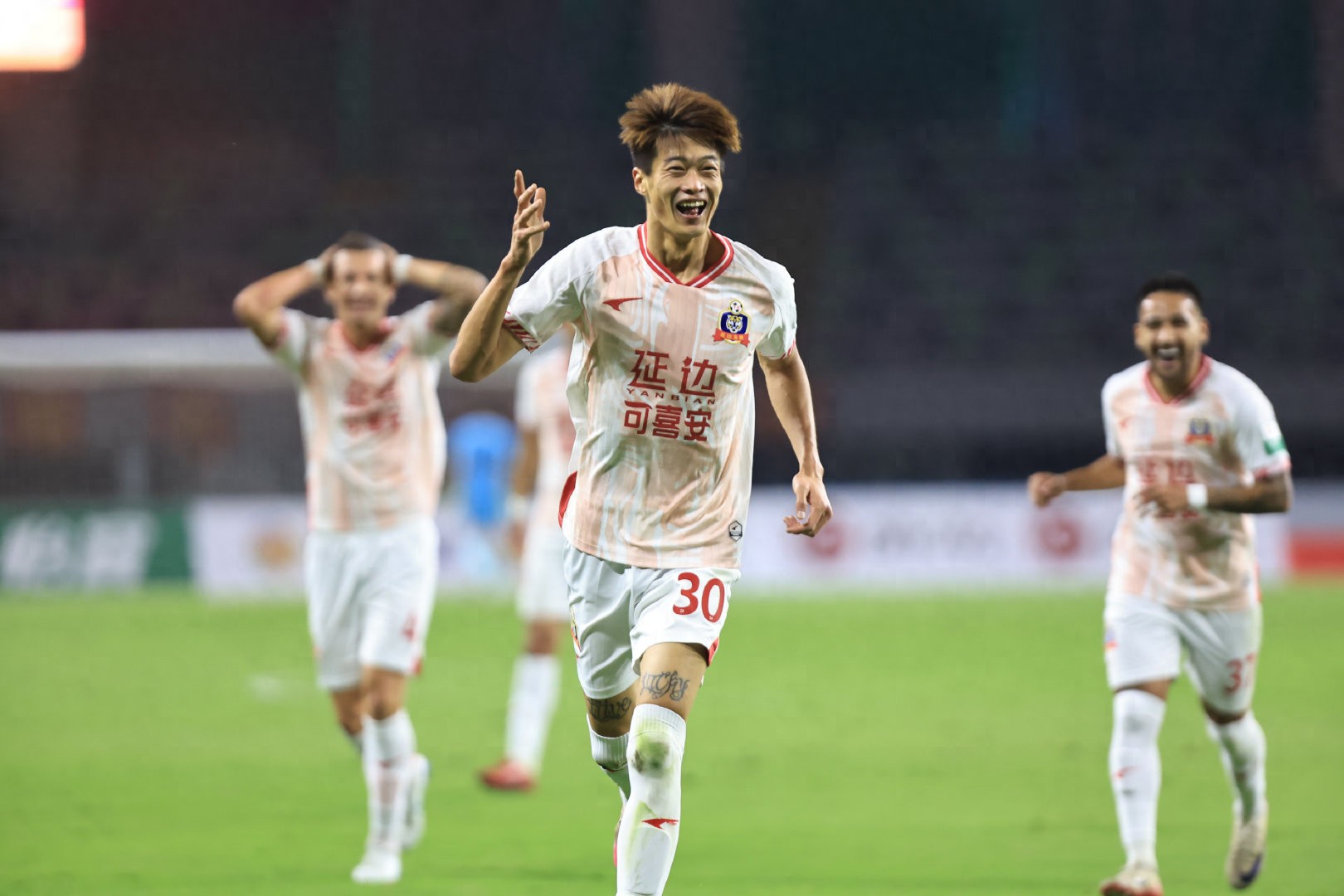Yanbian Long Ding khởi đầu thắng lợi, được tạo ra từ "Liên minh của những người thất vọng"