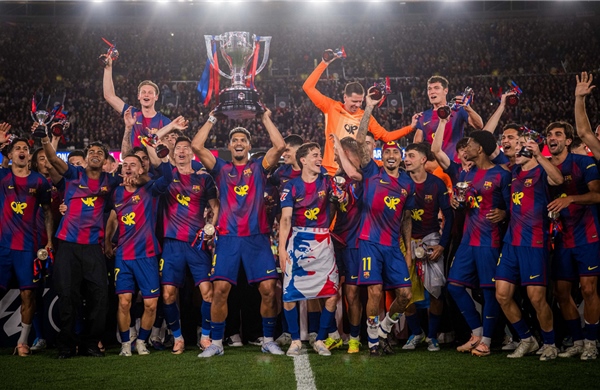 Barcelona vô địch La Liga bằng chiến thắng lịch sử trước Real