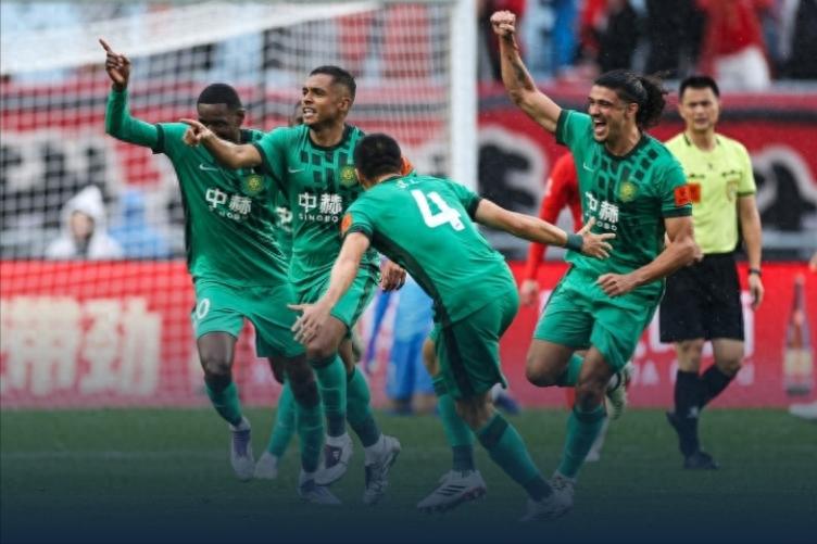 Nhà vô địch Trung Quốc trở thành trò cười, bị loại khỏi AFC Champions League với vị trí chót bảng, thua Siêu Cúp với 0 cú dứt điểm trúng đích - Xin chúc mừng Bắc Kinh Quốc An.