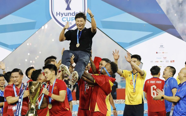 V-League trong 'tầm mắt' HLV Kim Sang Sik