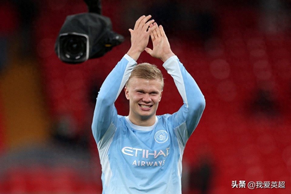 Haaland rơi nước mắt. Sau lần thứ 9 chọc thủng lưới Liverpool, anh nghẹn ngào cảm ơn người hâm mộ: Man City không sợ áp lực, vẫn đoàn kết.