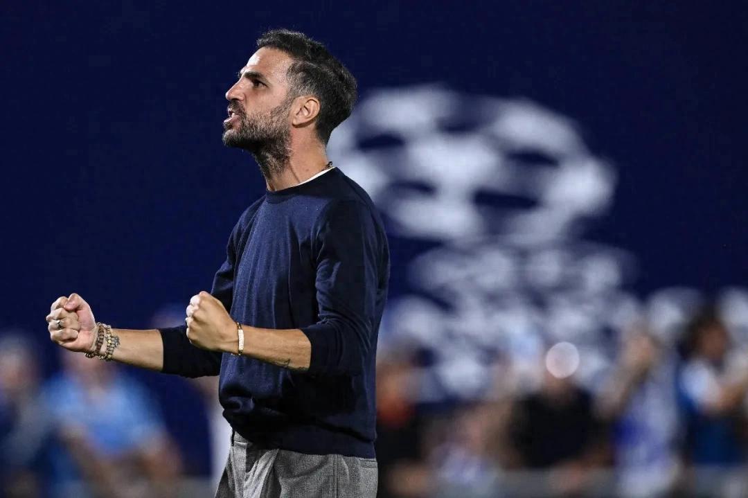 Como ra mắt Champions League và giành chiến thắng duy nhất cho Serie A! Fabregas lại một lần nữa khiến châu Âu kinh ngạc