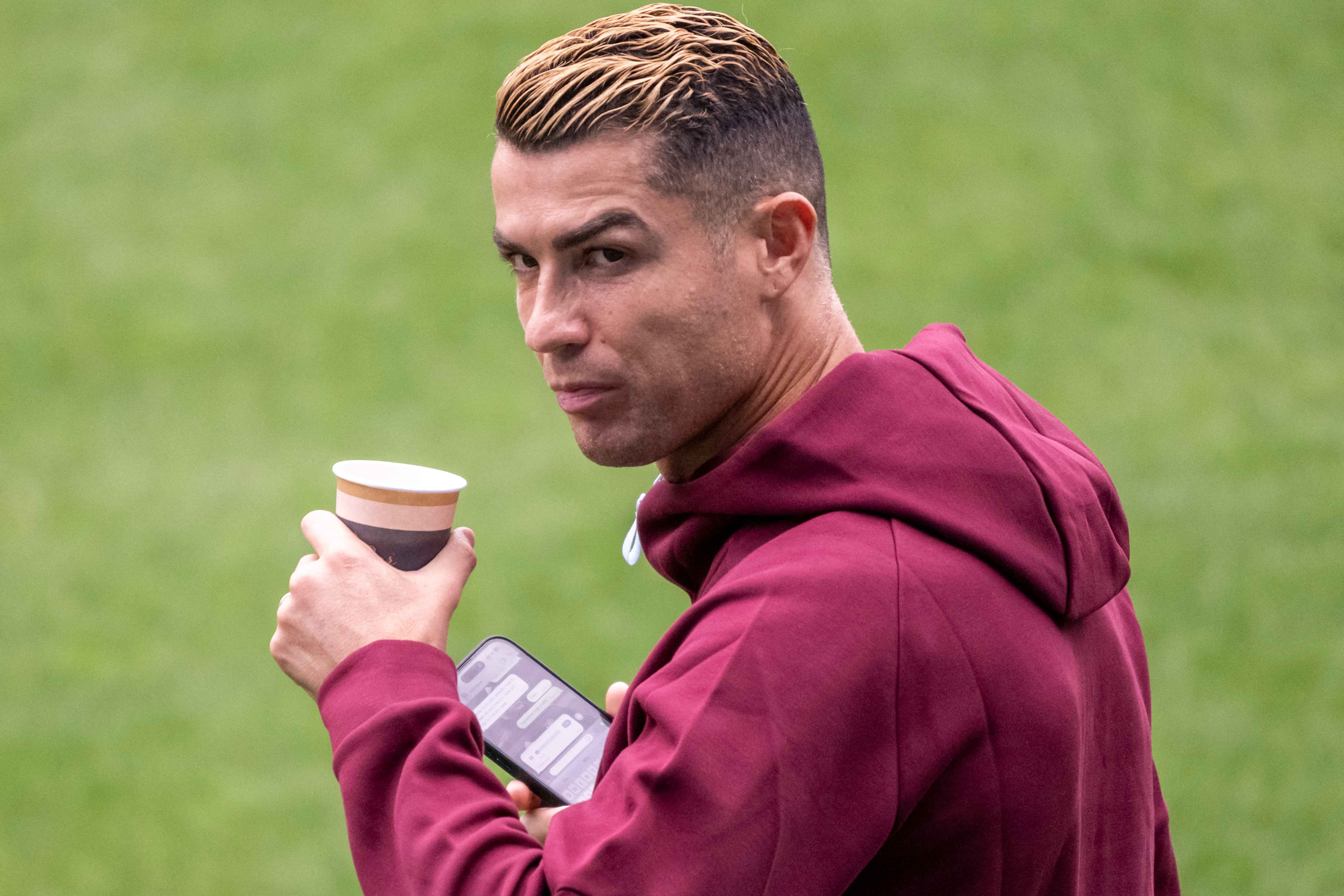 Mâu thuẫn giữa Ronaldo và Jesus khiến Chủ tịch FPF phải bay tới Copenhagen