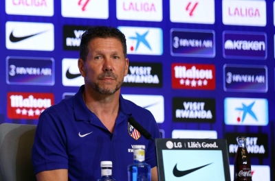Vừa quật ngã Real Madrid, Simeone bất ngờ ngả mũ trước Barca