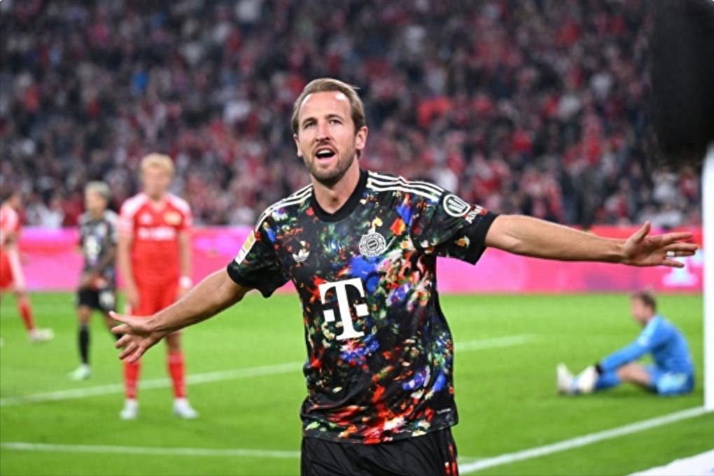 Bayern Munich 7-0 Union Berlin! Olise tự mình tạo ra 5 bàn thắng, Kane phá kỷ lục ghi 100 bàn nhanh nhất Bundesliga
