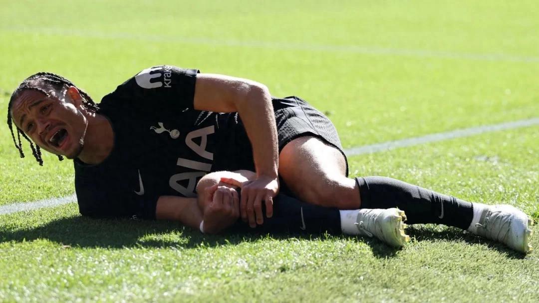 Sau 118 ngày chờ đợi, Tottenham đã có được 3 điểm, nhưng không thể nào nở nụ cười.