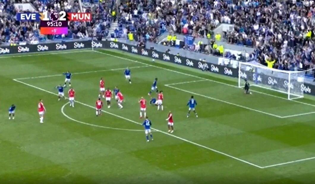 Everton gỡ hòa phút bù giờ trước Man United, liệu pha vào bóng của Cunha có đáng là penalty? Giải thích chính thức từ Premier League về tranh cãi trọng tài.