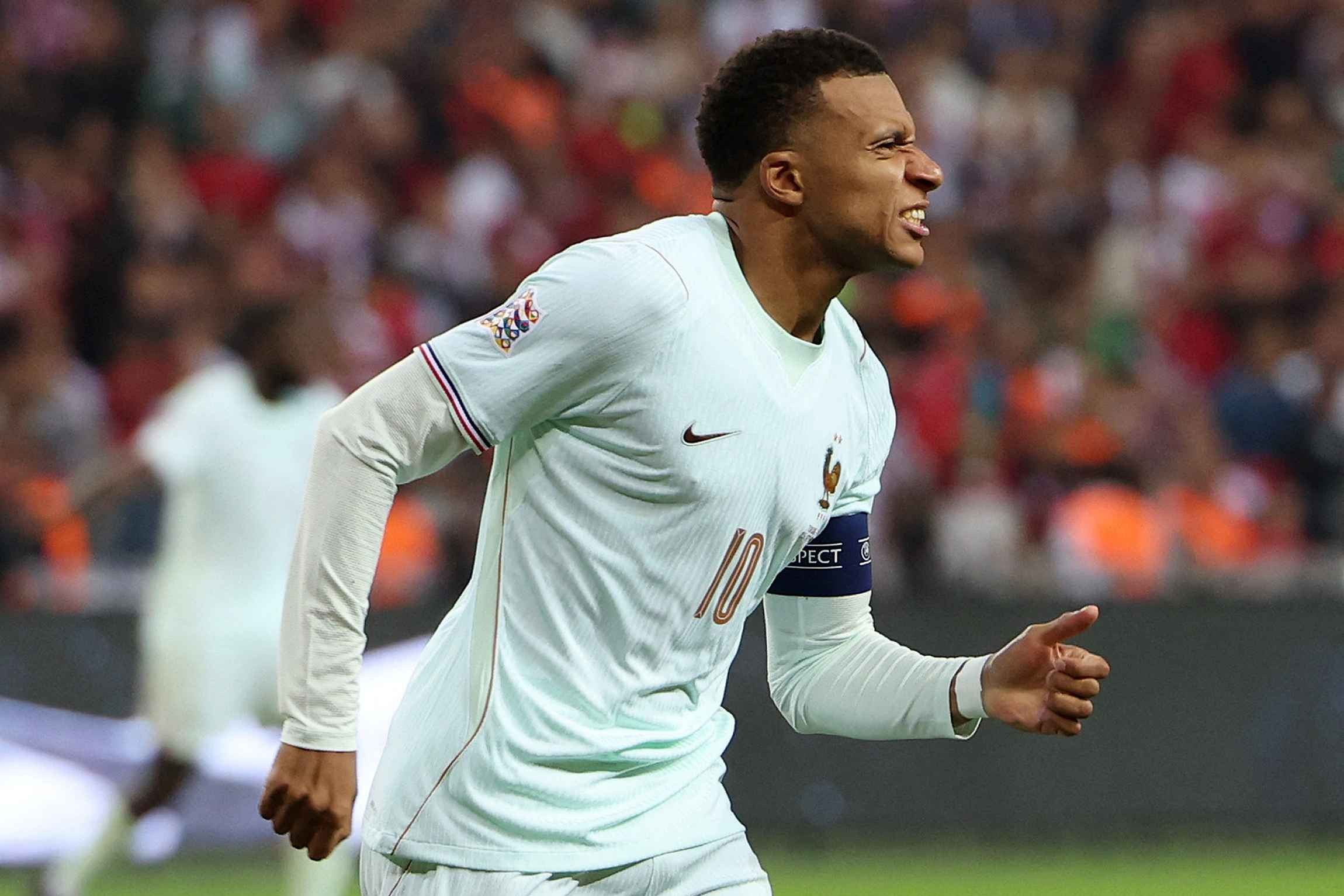 Mbappe ghi bàn nhưng rời sân vì chấn thương khi Pháp hạ Thổ Nhĩ Kỳ trong trận ra mắt của Zidane