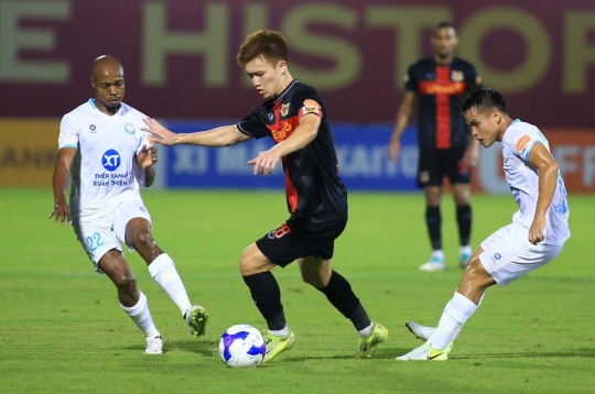 Trực tiếp Nam Định 0-1 Ninh Bình: Siêu phẩm của Thanh Thịnh