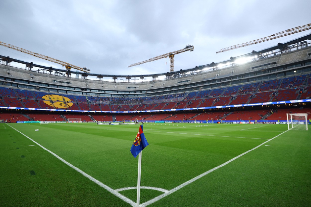Barcelona đang tìm kiếm hai nguồn vốn mới để trang trải chi phí cải tạo sân Camp Nou.