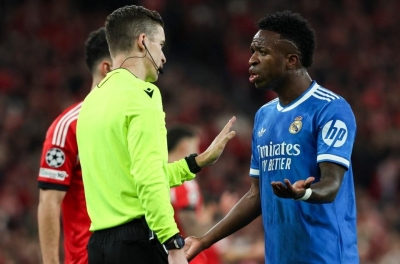 Vinicius bị phân biệt chủng tộc, trận của Real Madrid xảy ra hỗn loạn