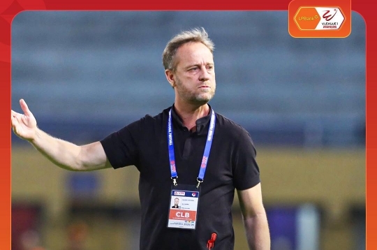 Thầy của Đình Bắc được vinh danh ở V-League