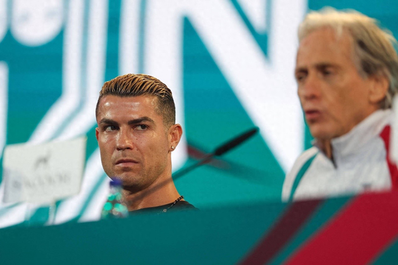 Sau lùm xùm việc Ronaldo rời trại tập trung, Bồ Đào Nha thắng Đan Mạch 4-2 để có ba trận thắng liên tiếp: không hề chia rẽ, chỉ là lật sang một trang mới.