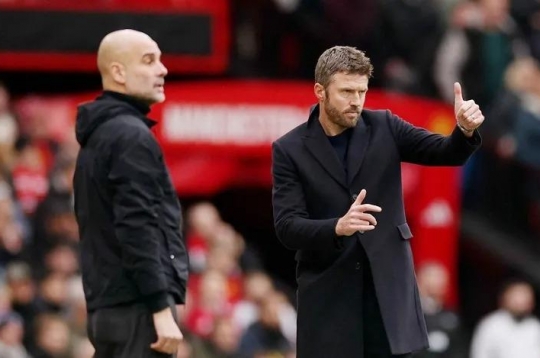 Huyền thoại Liverpool chỉ ra cách Michael Carrick hủy diệt Man City
