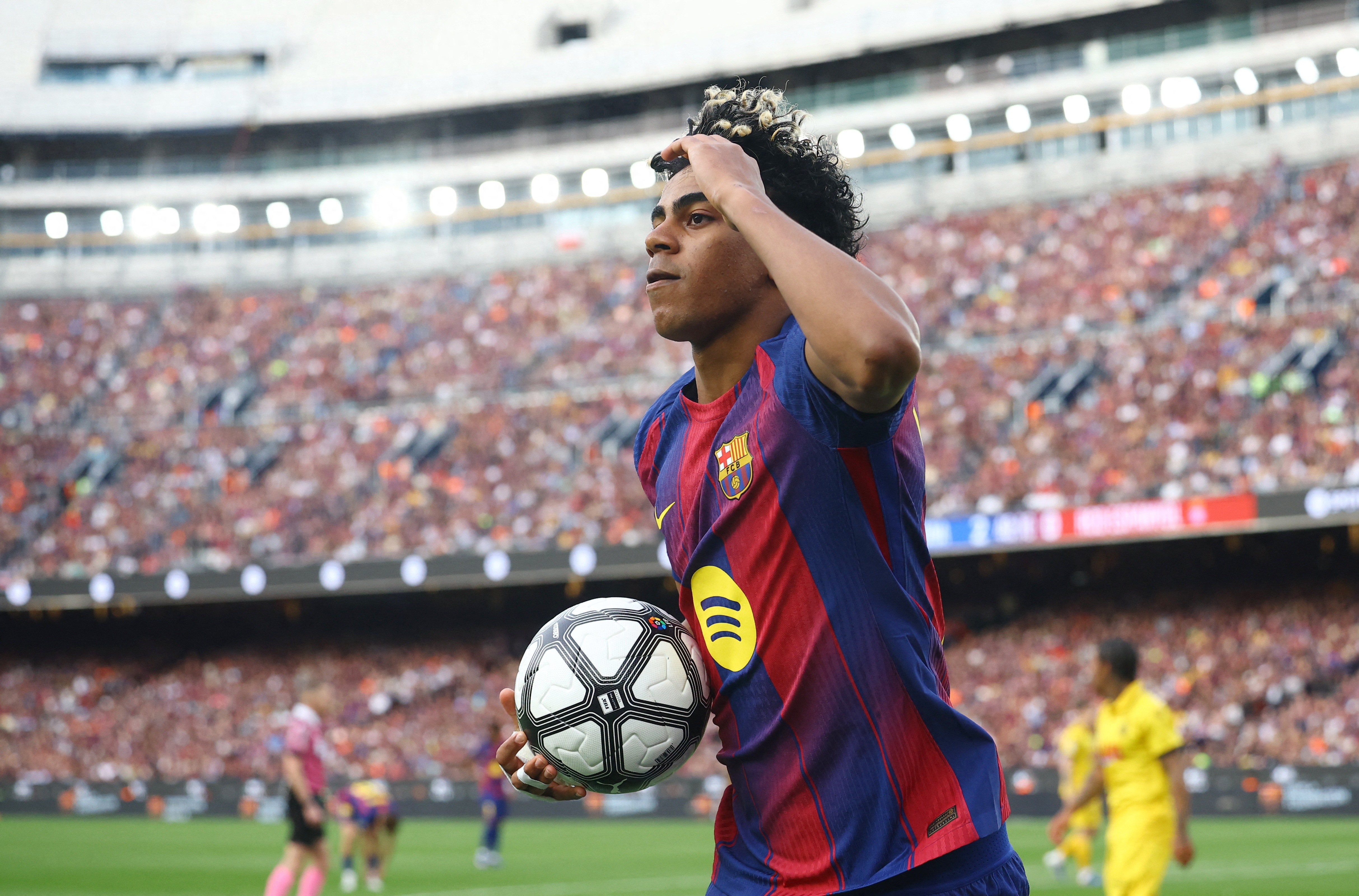 Barcelona thắng trận nhưng bị loại sau hai trận liên tiếp có thẻ đỏ, Yamal ghi bàn sau 4 phút, Ferran kiến tạo và ghi bàn, đáng tiếc tiền vệ cánh trái bị chấn thương