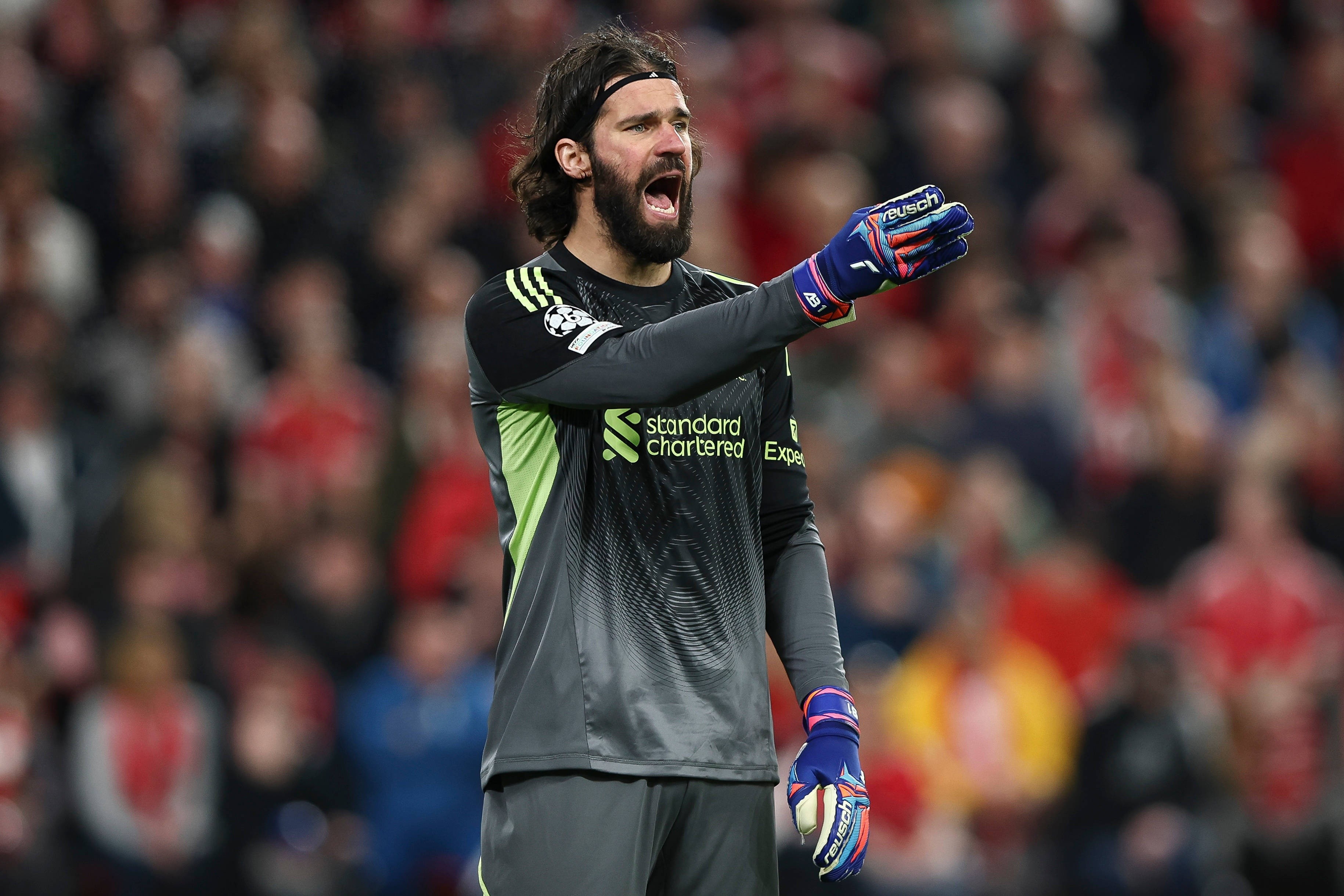 Juventus thể hiện sự chân thành khi chiêu mộ thủ môn số một của Liverpool Alisson với mức lương 5 triệu euro và hợp đồng 3 năm.