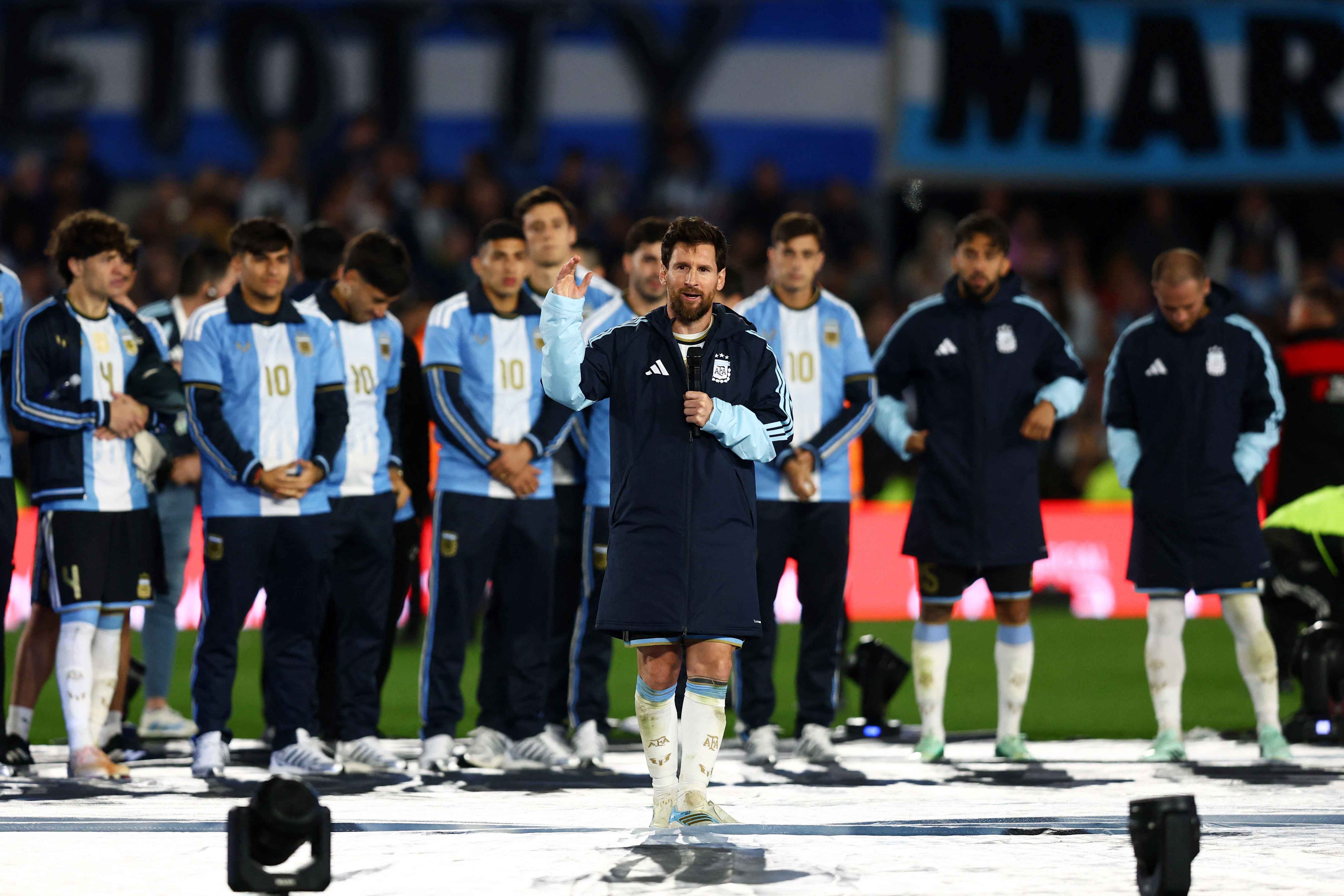 'Lịch sử sẽ trường tồn mãi mãi': Ronaldo tri ân đối thủ Messi sau lời chia tay của Argentina