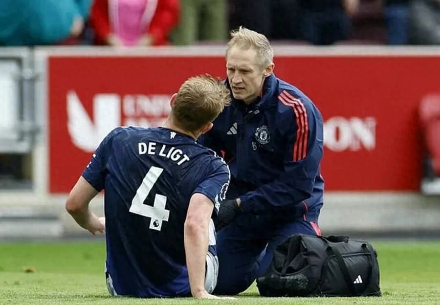 De Ligt của Man United tiếp tục hoãn ngày trở lại! Carrick giải thích về việc Casemiro ra đi, muốn ngăn Arsenal lập kỷ lục