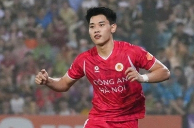 Đình Bắc lập hattrick, CAHN tiến gần tới chức vô địch