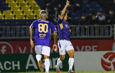 Tiền vệ ĐT Việt Nam lần đầu tiên nhận thẻ đỏ trong sự nghiệp