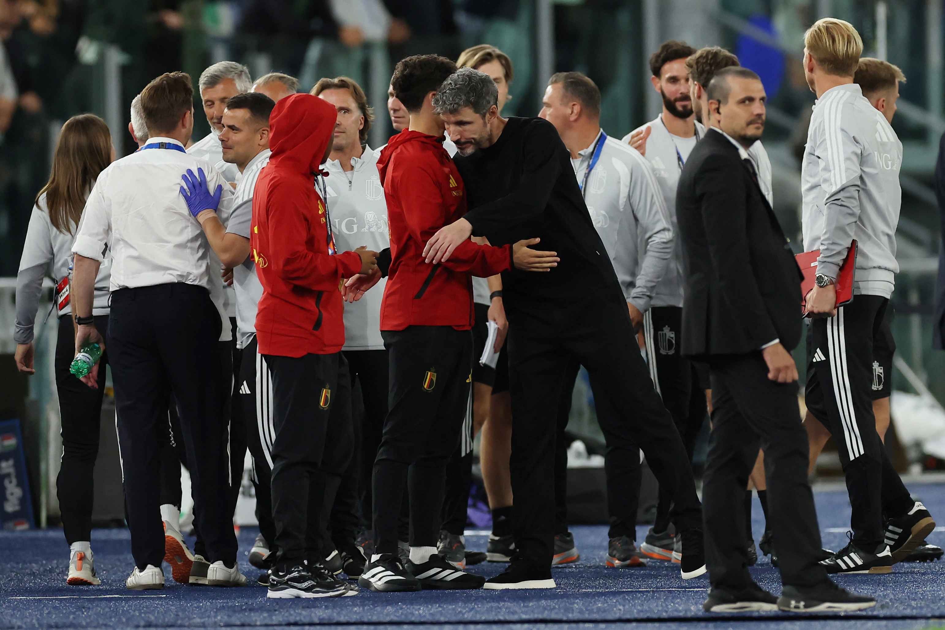 HLV trưởng tuyển Bỉ Van Bommel đang rất mong chờ màn so tài "đặc biệt" với đội Pháp của Zidane.