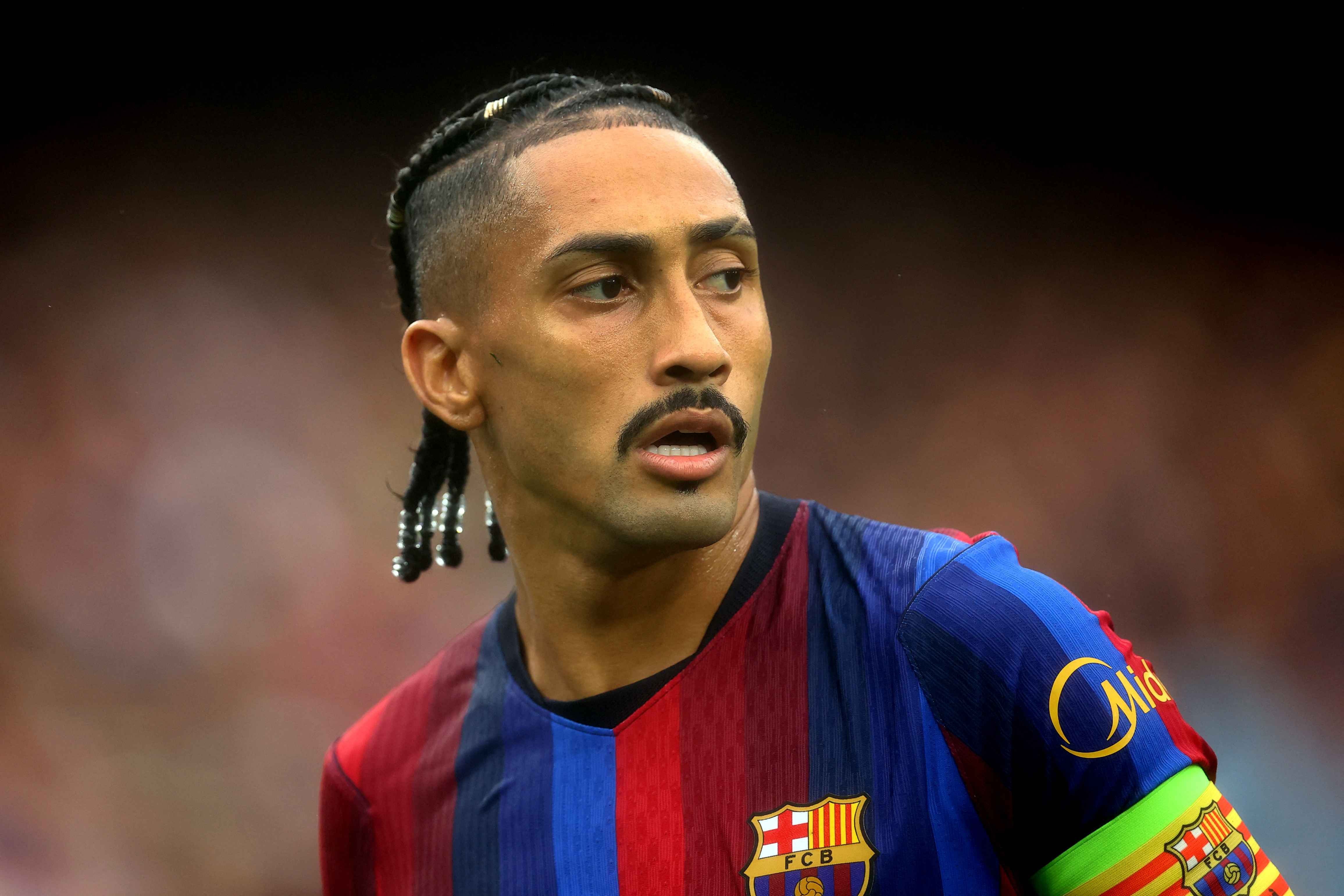 Raphinha vắng mặt trong hai trận đấu tới, HLV Flick của Barcelona xác nhận