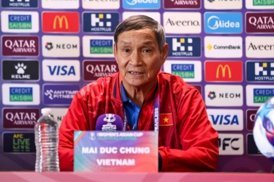 HLV Mai Đức Chung: 'ĐT Việt Nam phải tiếp tục chiến đấu'